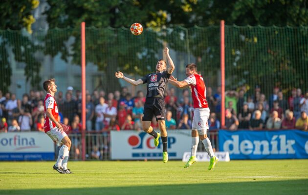 Východočeské derby pardubických a hradeckých fotbalistů skončilo remízou