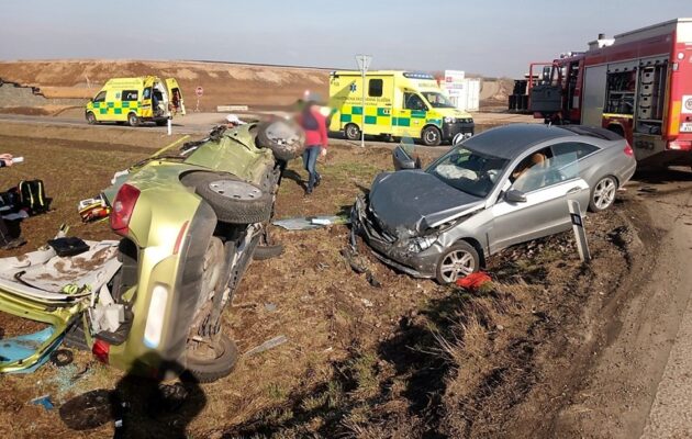 Bouračky na silnicích hradeckého regionu se neobešly bez zranění