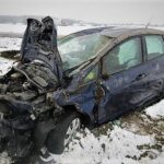 Auto vjelo do příkopu, převrátilo se přes střechu a skončilo v poli