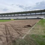 Výměna trávníku stadion (Foto: FCHK)