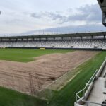 Výměna trávníku stadion (Foto: FCHK)