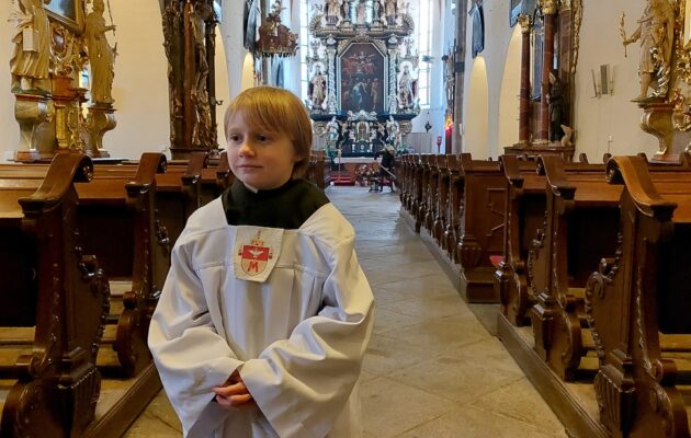 Ministrant Patrik Müller z Roudnice