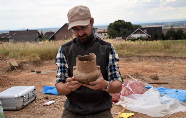 Potenciál archeologie je obrovský, říká hradecký archeolog Miroslav Novák