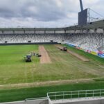 Výměna trávníku stadion (Foto: FCHK)