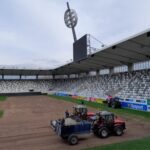 Výměna trávníku stadion (Foto: FCHK)