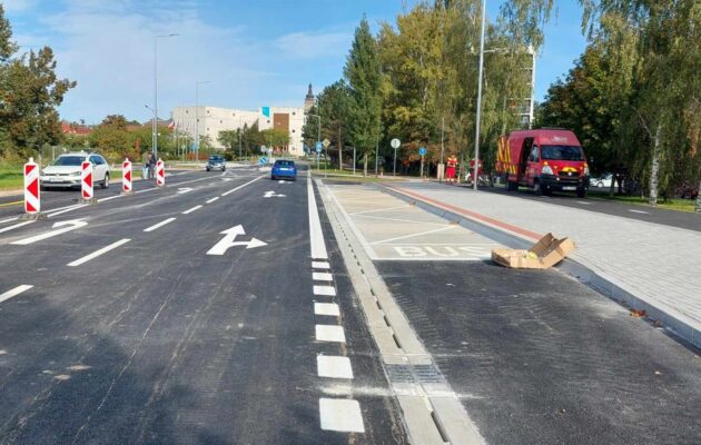 Část Hradecké ulice je od pondělí otevřená