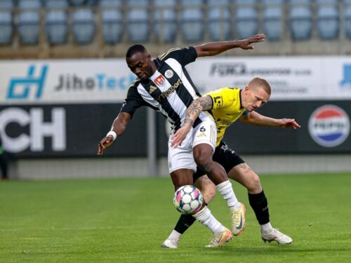 Hradec má první venkovní výhru, trápící se Budějovice porazil 2:0